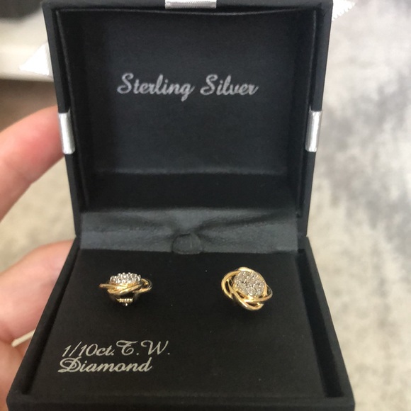 Real diamond studs - Picture 2 of 4